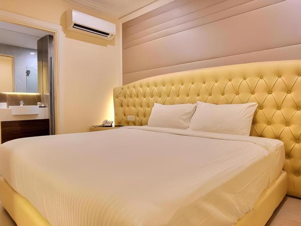 ג'והור בהרו Ritzton Hotel מראה חיצוני תמונה