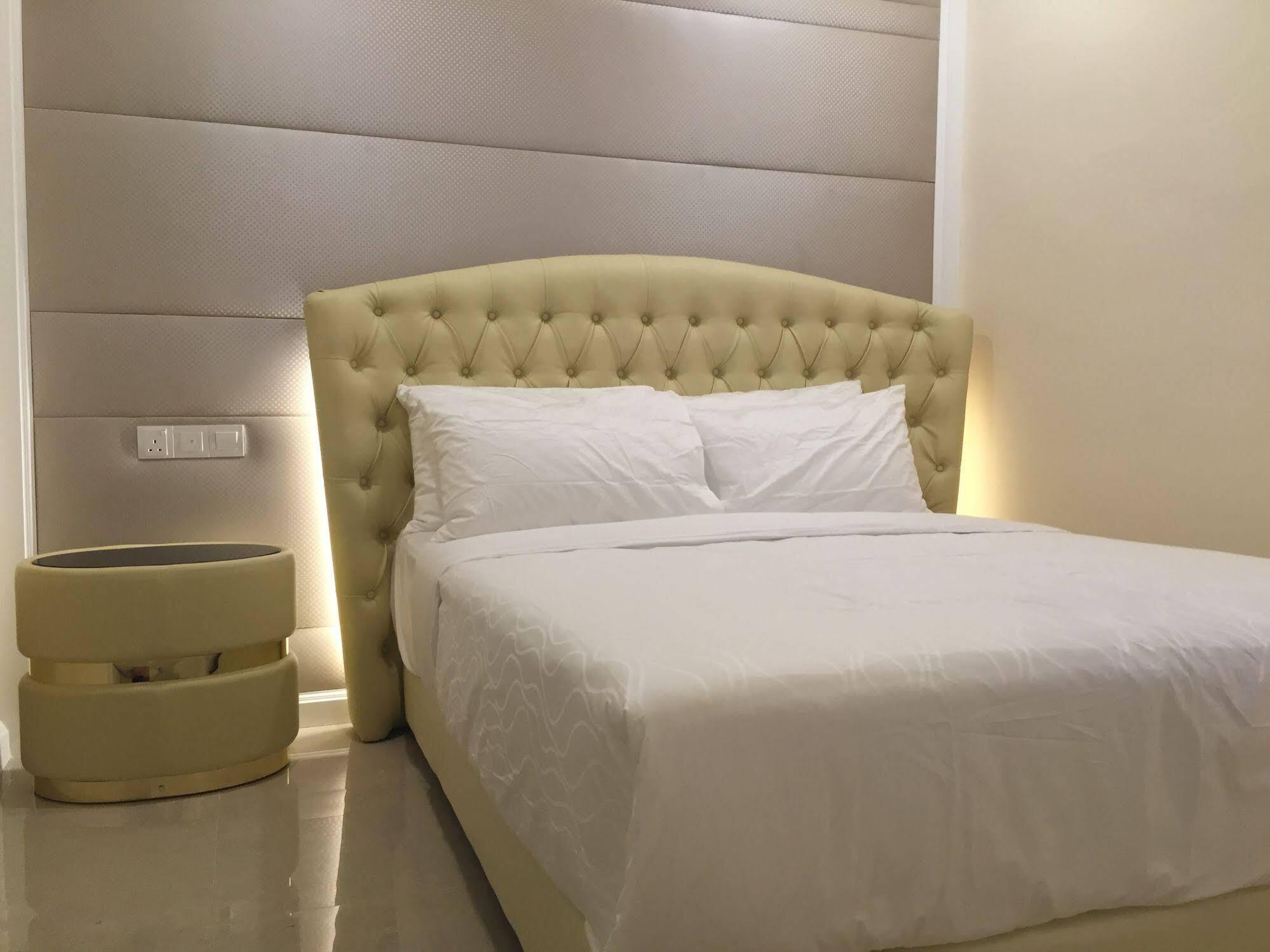 ג'והור בהרו Ritzton Hotel מראה חיצוני תמונה