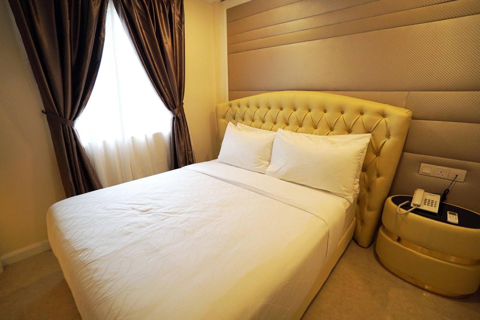ג'והור בהרו Ritzton Hotel מראה חיצוני תמונה